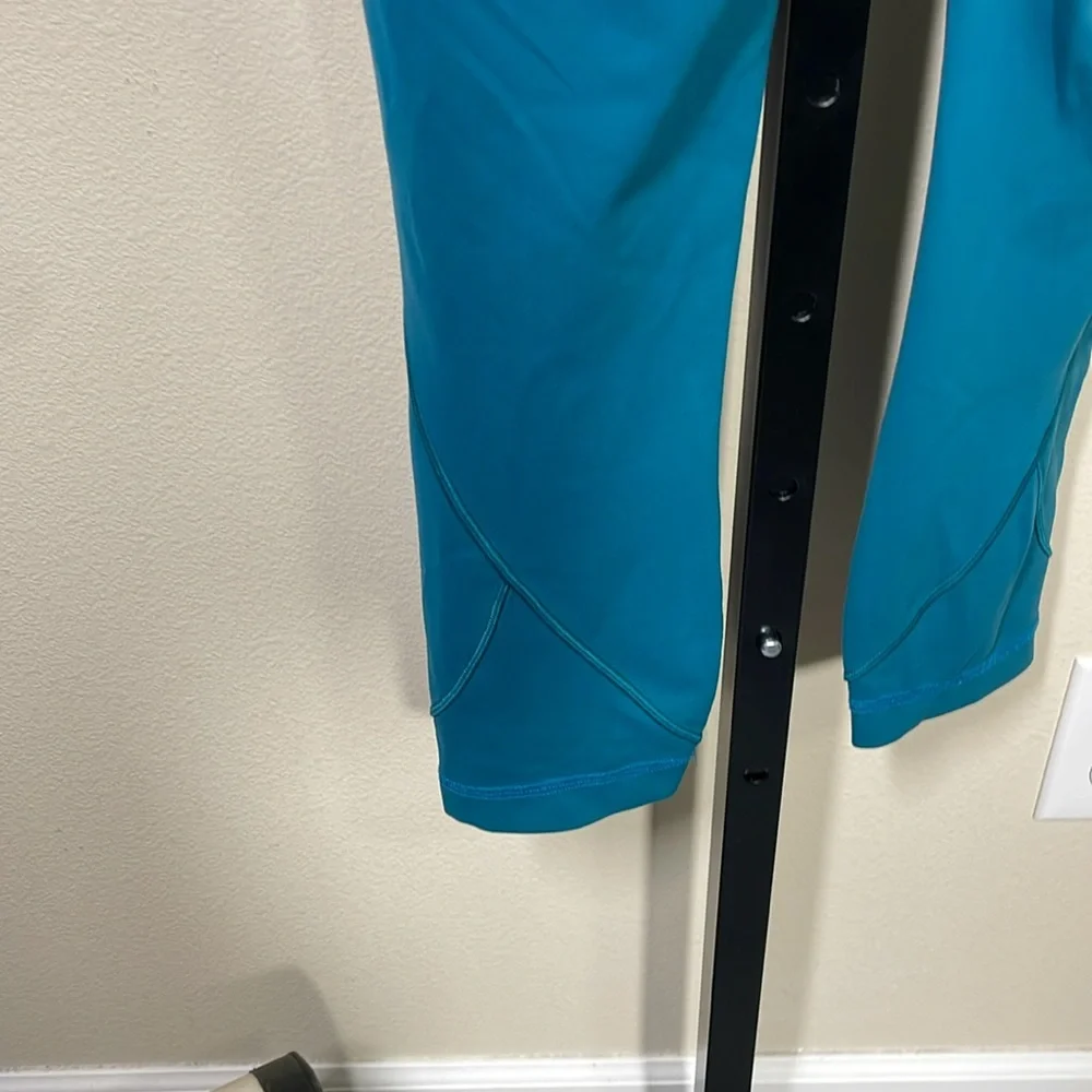 Lululemon In Movement leggings Everlux Bermuda Teal Women's Size 4